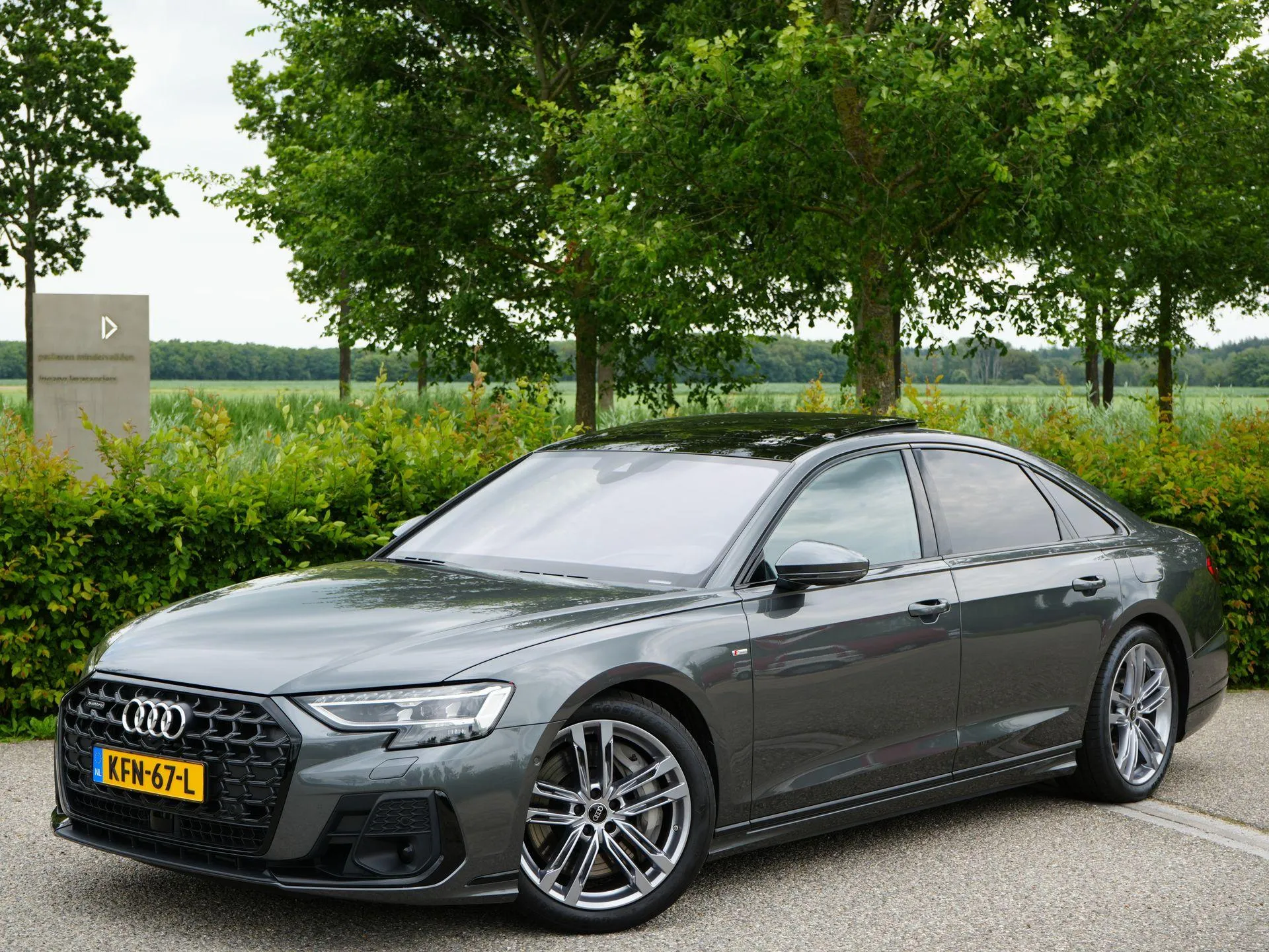 Audi A8 S-Line 60 TFSI e QUATTRO